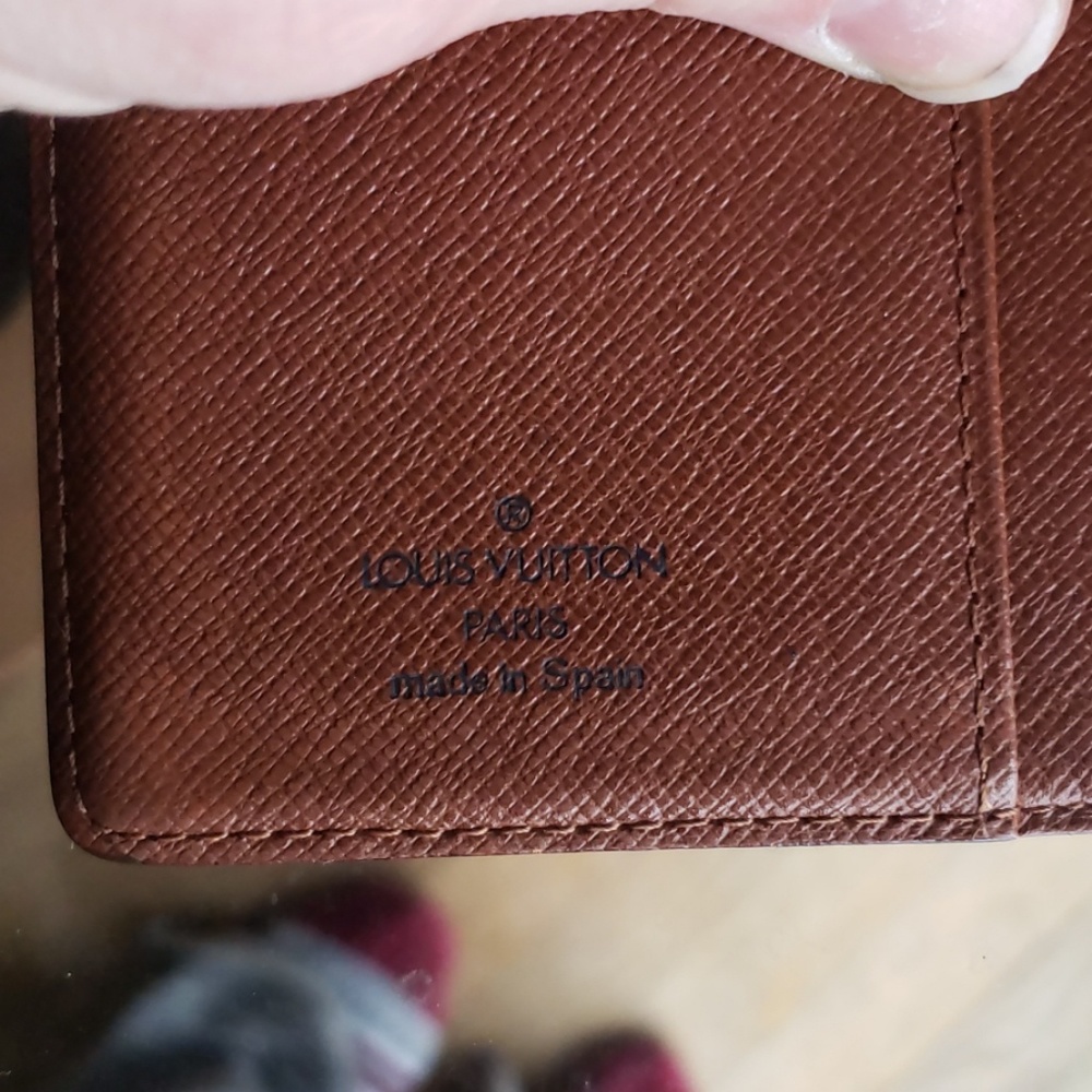 Louis Vuitton Agenda or Passport Holder - Picture 6 of 7